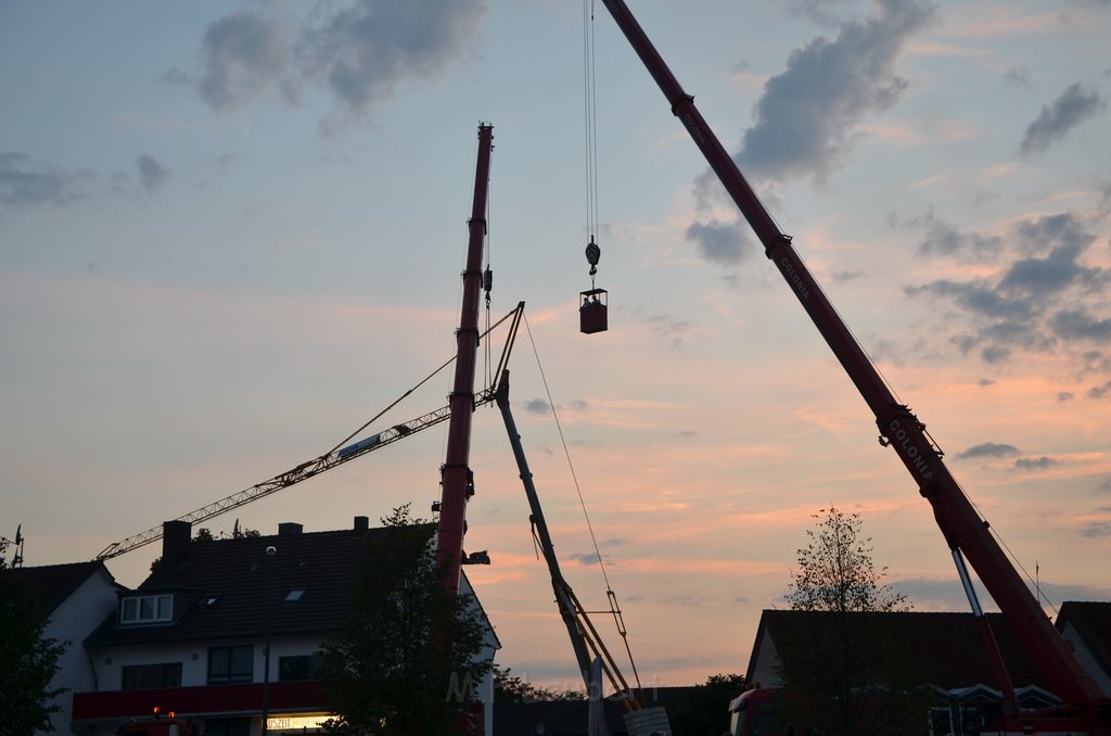 Kran drohte umzustuerzen Koeln Porz Zuendorf Hauptstr P142.JPG - Miklos Laubert